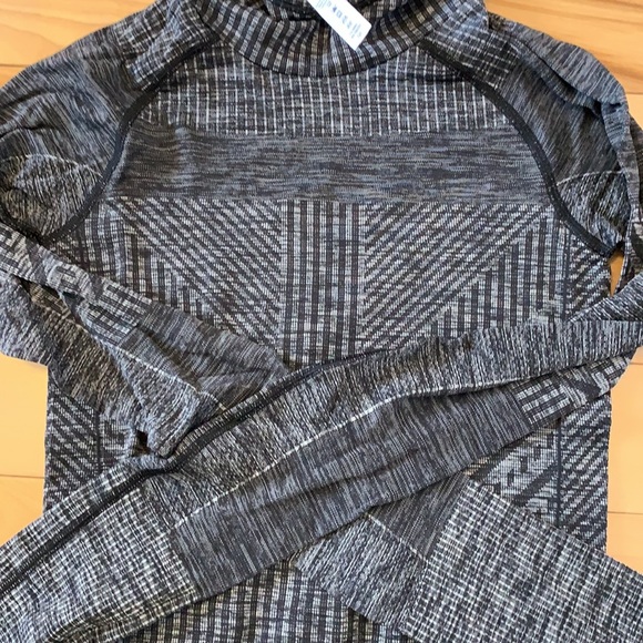 Women’s lululemon slightly used pullover size 2. - Picture 5 of 6